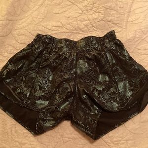 Lululemon shorts size 6